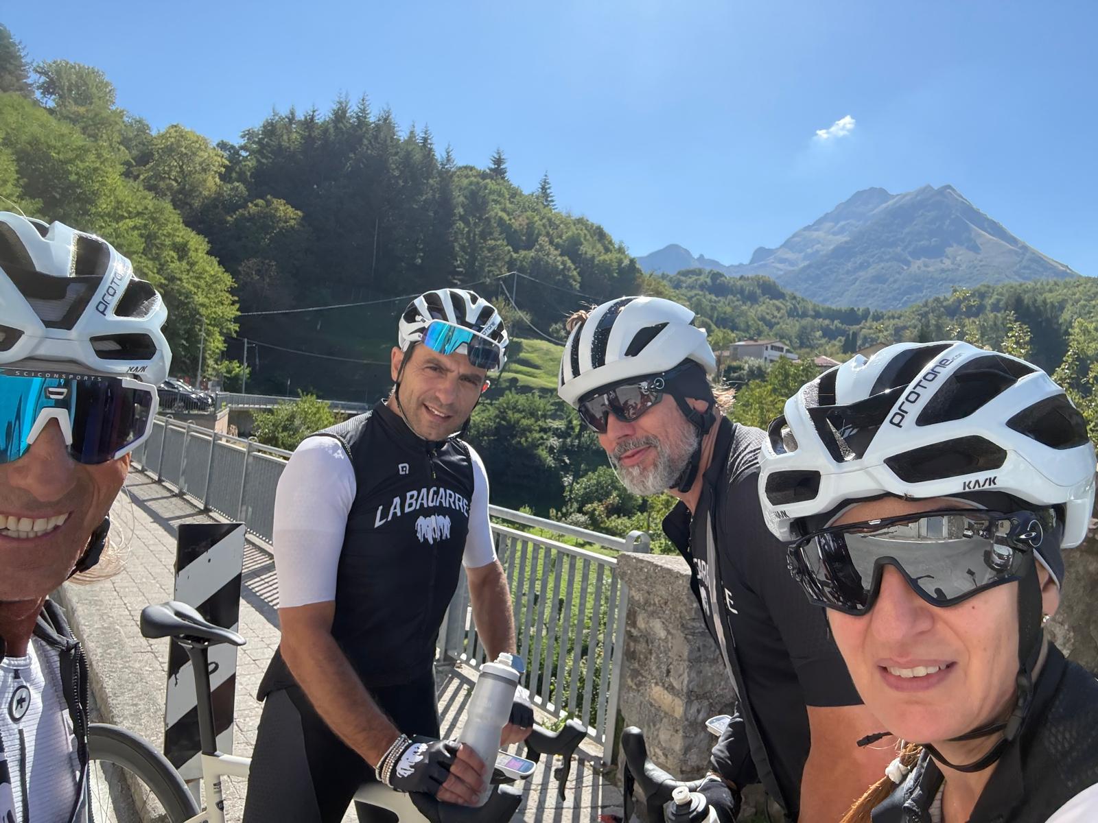 Ciclisti La Bagarre in montagna